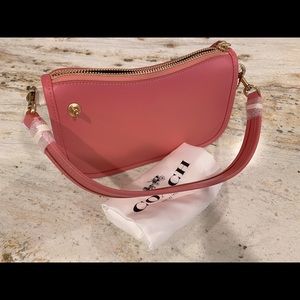 Coach swinger 20 NWT Taffy